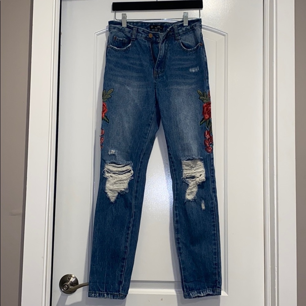 Embellished Denim Jeans 🌹